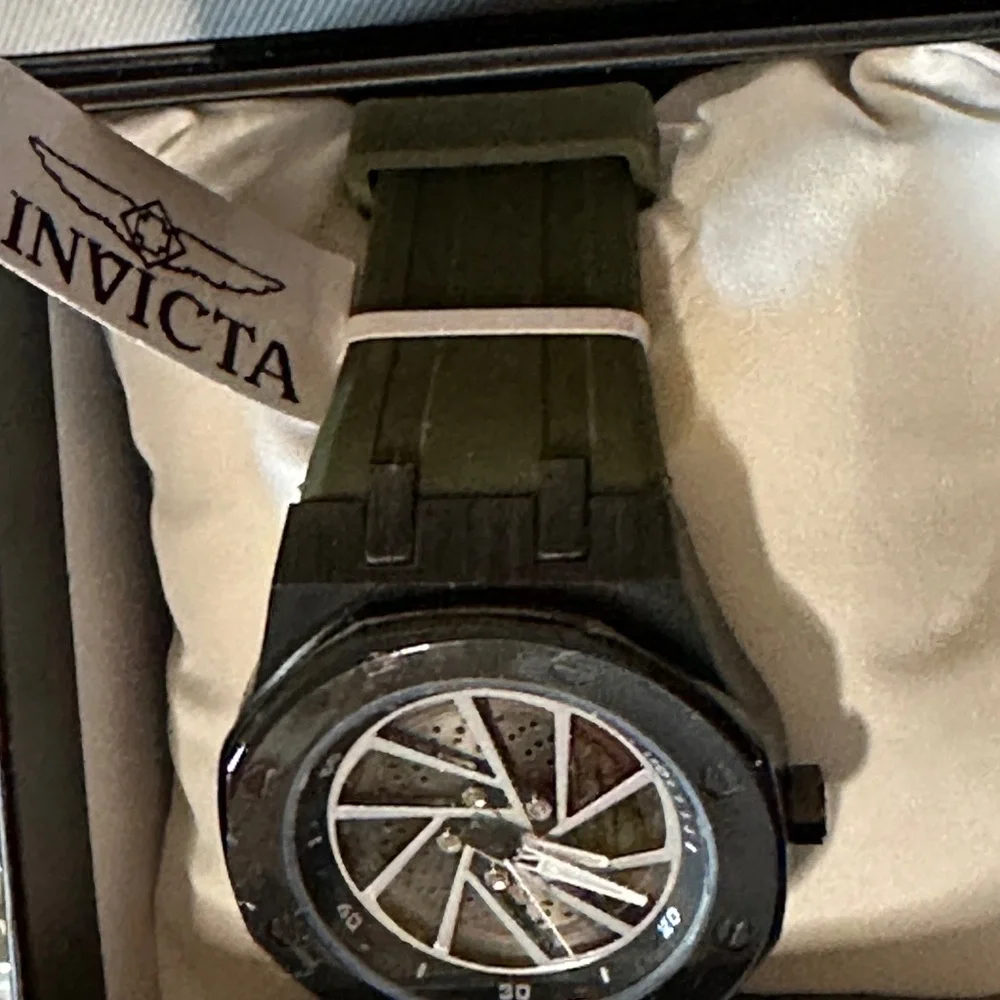 NIB Invicta Speedway Rim Men's Watch.  Retail $259.0
